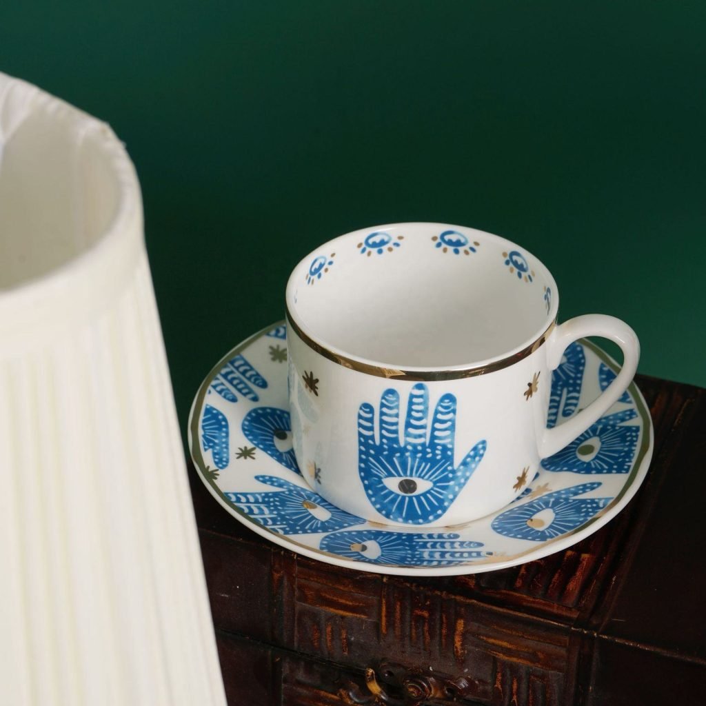 Taza de café de cerámica hecha a mano con ojo turco