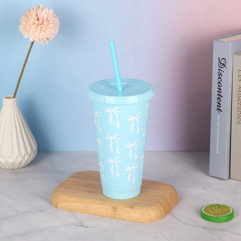 Gobelet kawaii avec nœud et paille (sans BPA)