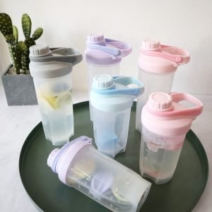 زجاجة شيكر مخفوق بروتين بلاستيك خالية من BPA مع كرة ووشعار مخصص 20oz