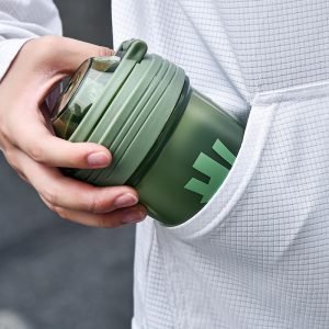 زجاجة شيكر بروتين بملمس ناعم خالية من BPA 700ml بلون أسود مطفي