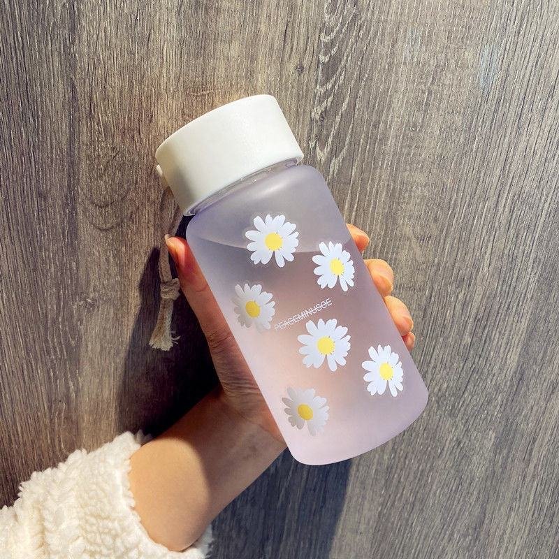 Wholesale 500ml 550ml Creative BPA Free Small Daisy Transparent Frosted Plastic Water Bottle With Portable Rope - photo 4