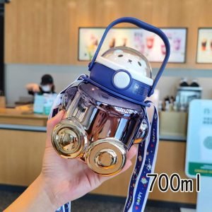زجاجات ماء بلاستيك بتصميم دب رائد فضاء لطيف مع حزام 700ml