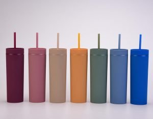 Großhandel Maars 16oz matter Acryl Skinny Tumbler Kunststoff bunter matter Sublimation Skinny Tumbler mit Strohhalm